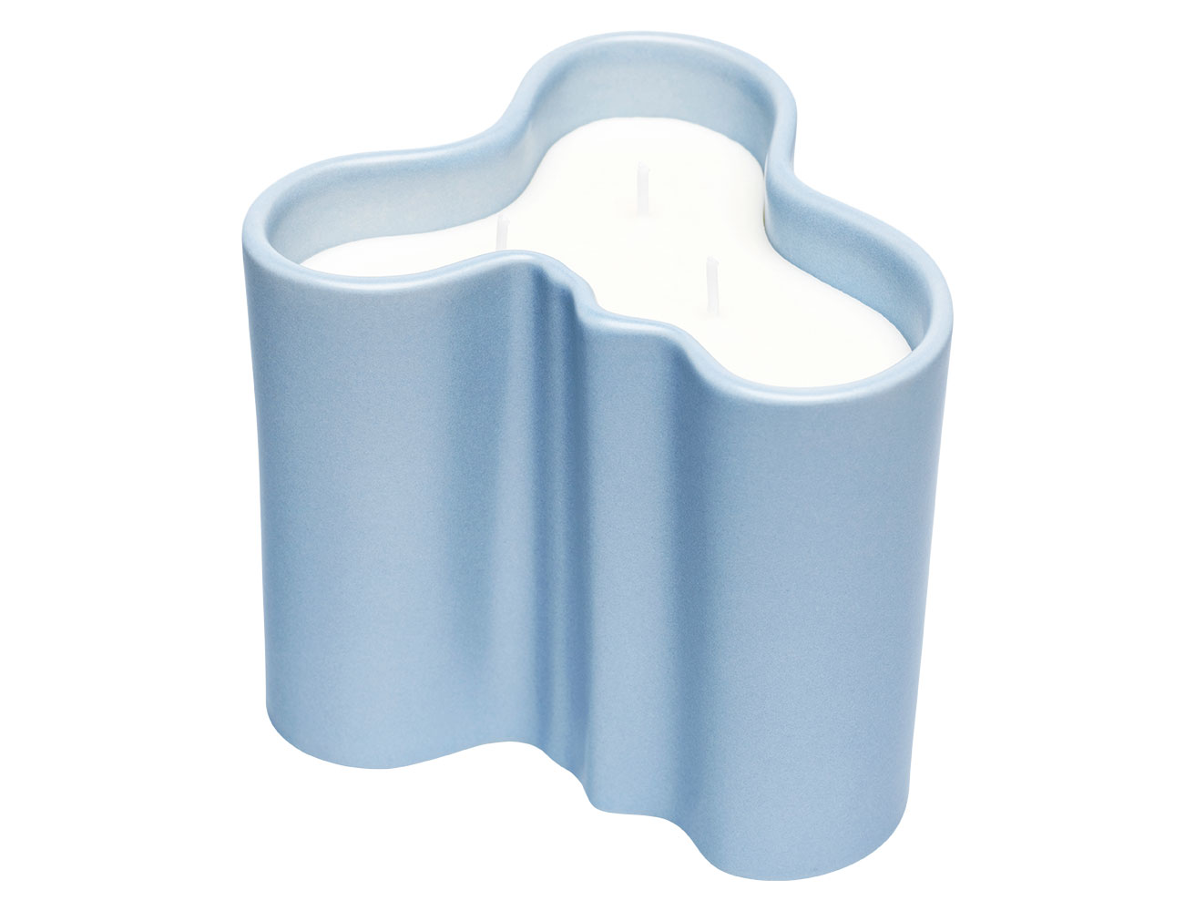 アルヴァ・アアルトの有機的フォルムを纏った〈イッタラ〉のキャンドル。