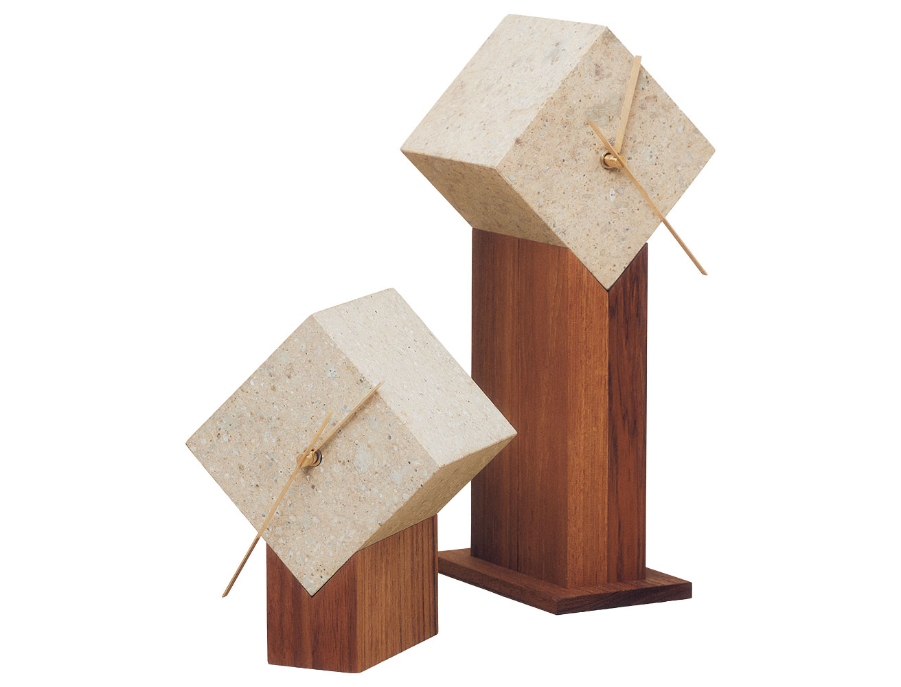 原始的な身体の知覚を呼び覚ます。異素材が織りなす、美しい時計。