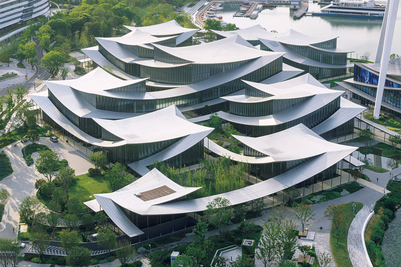 リボンのような屋根!? BIG設計の中国・蘇州の現代美術館がいよいよ開館。