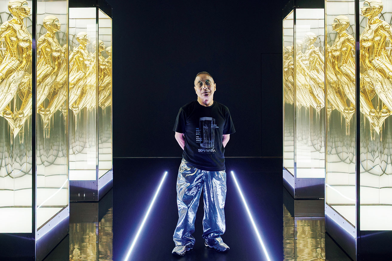 東京・京橋で空山基の大規模個展が開催中。光が織りなす、エロティックでセクシーな世界へ。