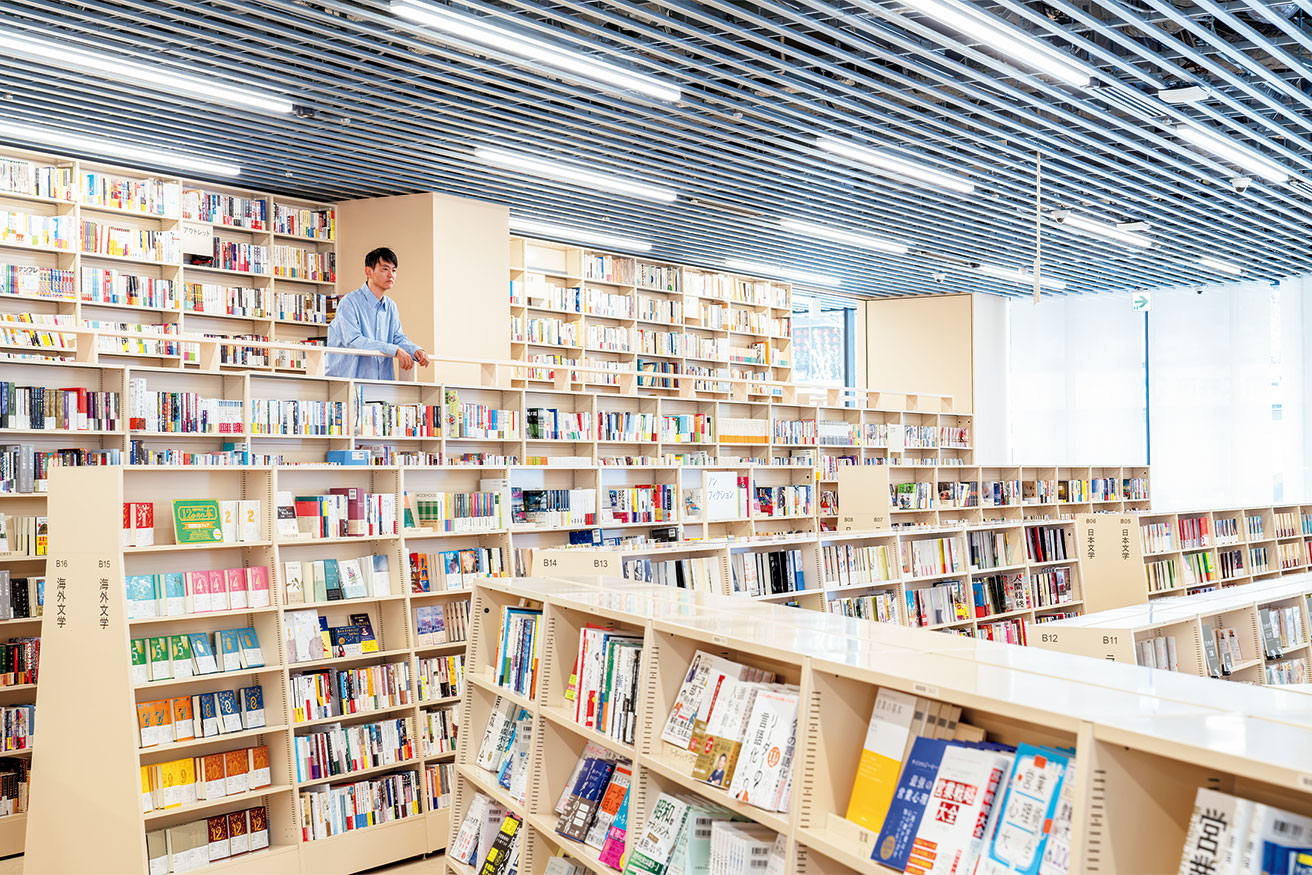 神保町に〈三省堂書店〉がパワーアップして帰ってきた!? 建築家・長谷川豪と巡る“知のランドスケープ”。