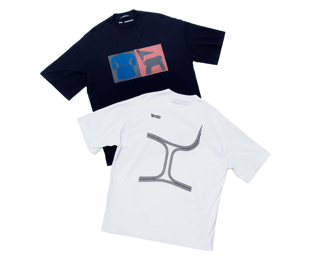 〈天童木工〉の名作家具がモチーフ。〈ALMOSTBLACK〉がTシャツを制作。