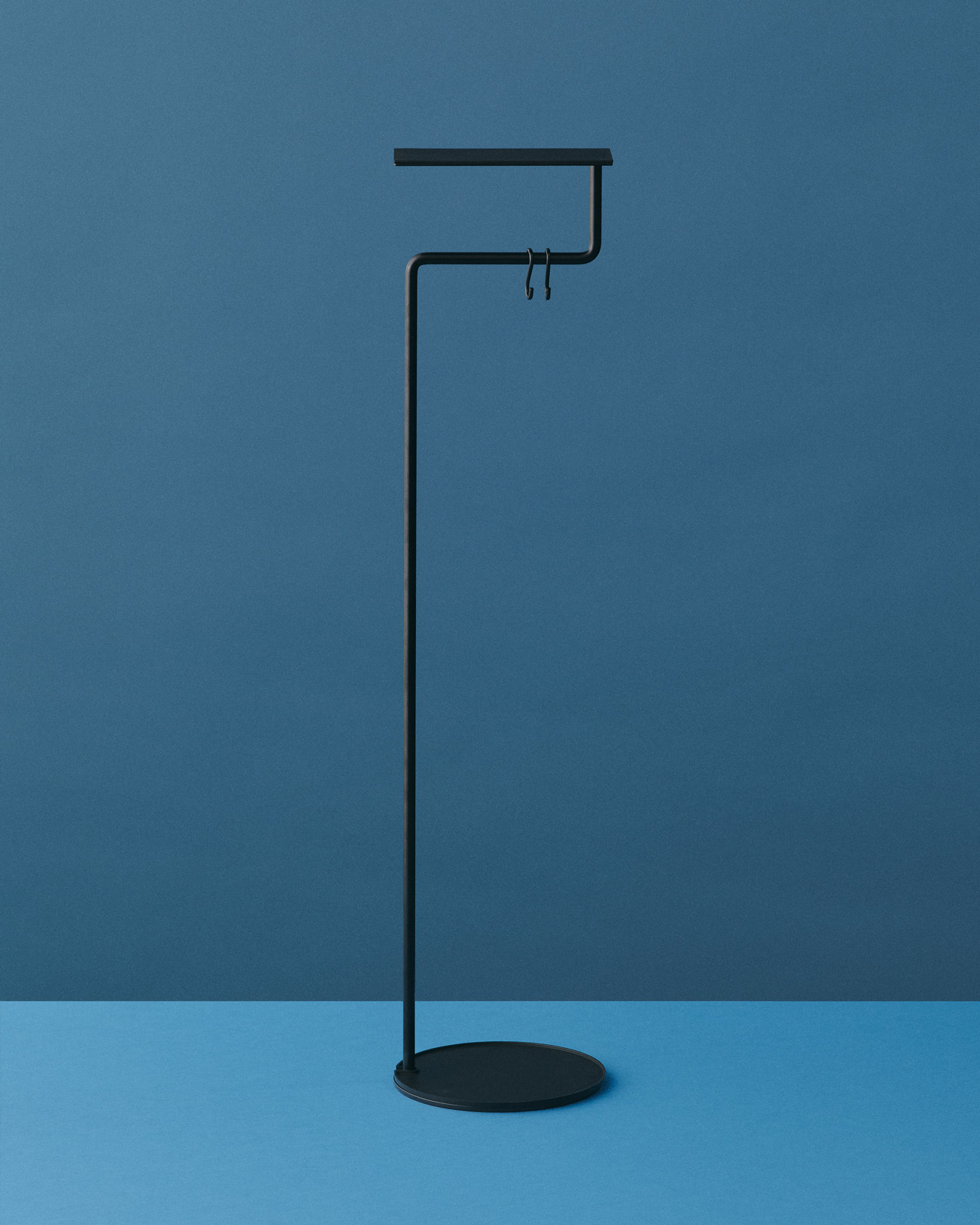 コンパクトで多目的な傘立て。引っ掛けても小物の定位置にも、暮らしのさまざまなシーンで活躍。