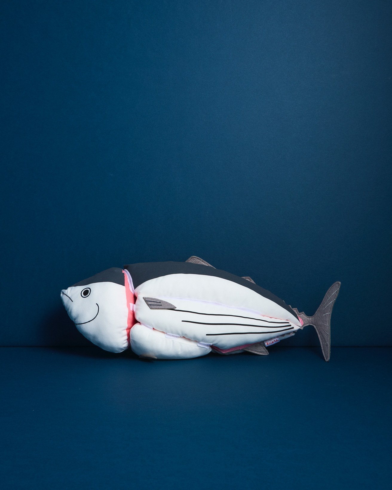 カツオ解体ショー開幕!? 老舗が生んだ食育ぬいぐるみ。かわいい顔して中身は図鑑レベル！