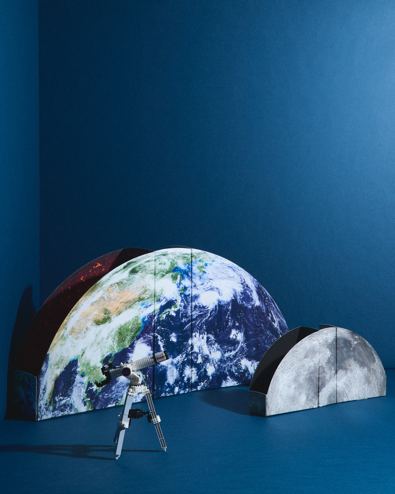 宇宙への憧れをデスクにも。身近な宇宙体験を叶える〈ビクセン〉のグッズ。