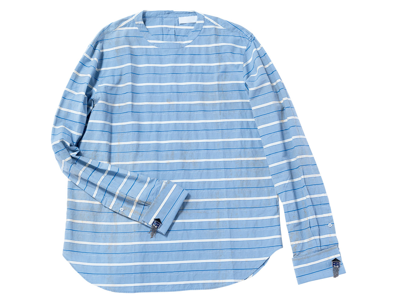 過去から受け継いだものを再構築。ストライプをボーダーに変えた〈PRADA〉のシャツ。