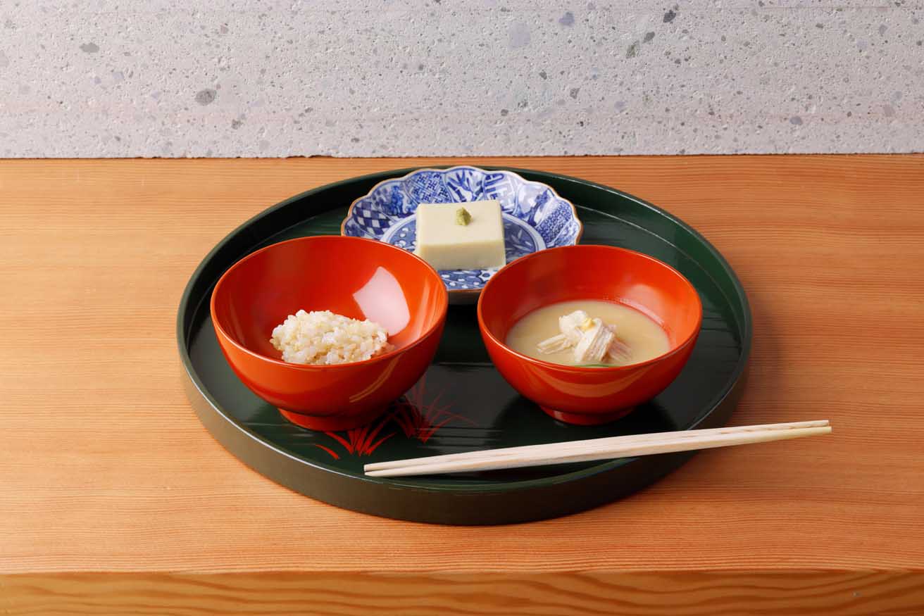 金沢・ひがし茶屋街〈茶の遊 鈴おき〉の朝ごはんで、優雅に茶の湯＆お香を体験！