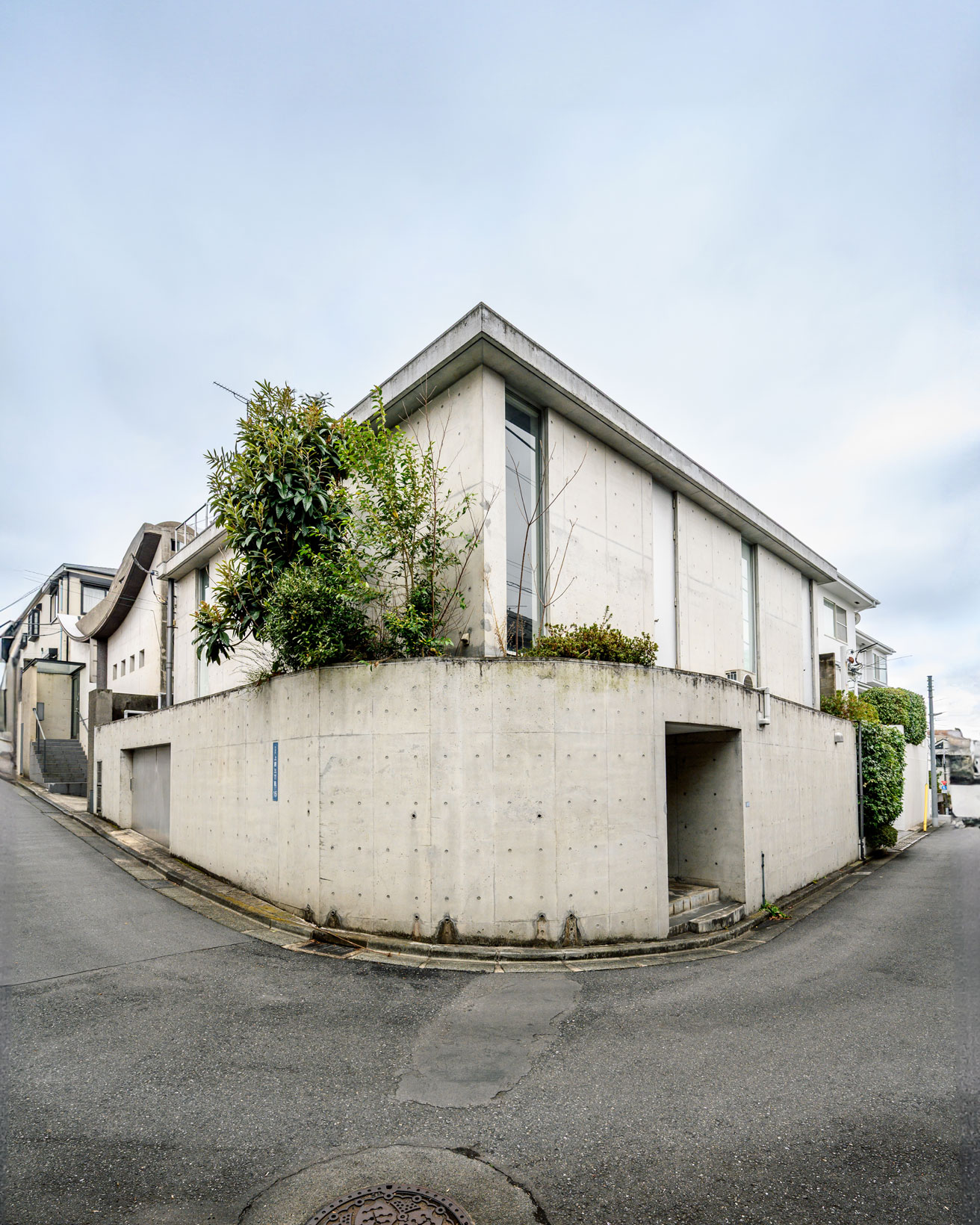 篠原一男の名作住宅、〈上原曲がり道の家〉が築50年を前に初の一般公開！