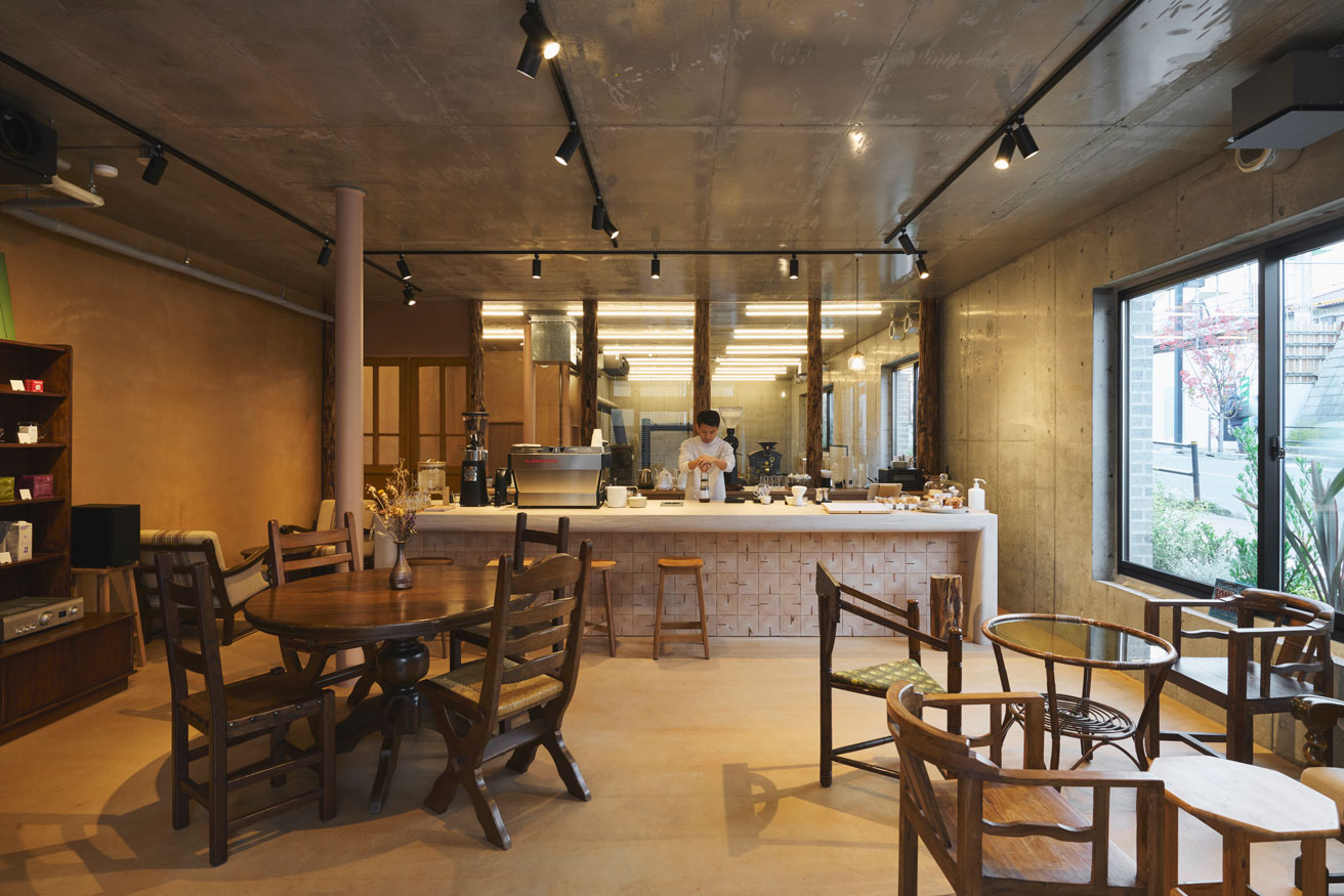 東京・三鷹台に誕生した、エアロプレス世界王者による〈PASSAGE COFFEE〉の新拠点。
