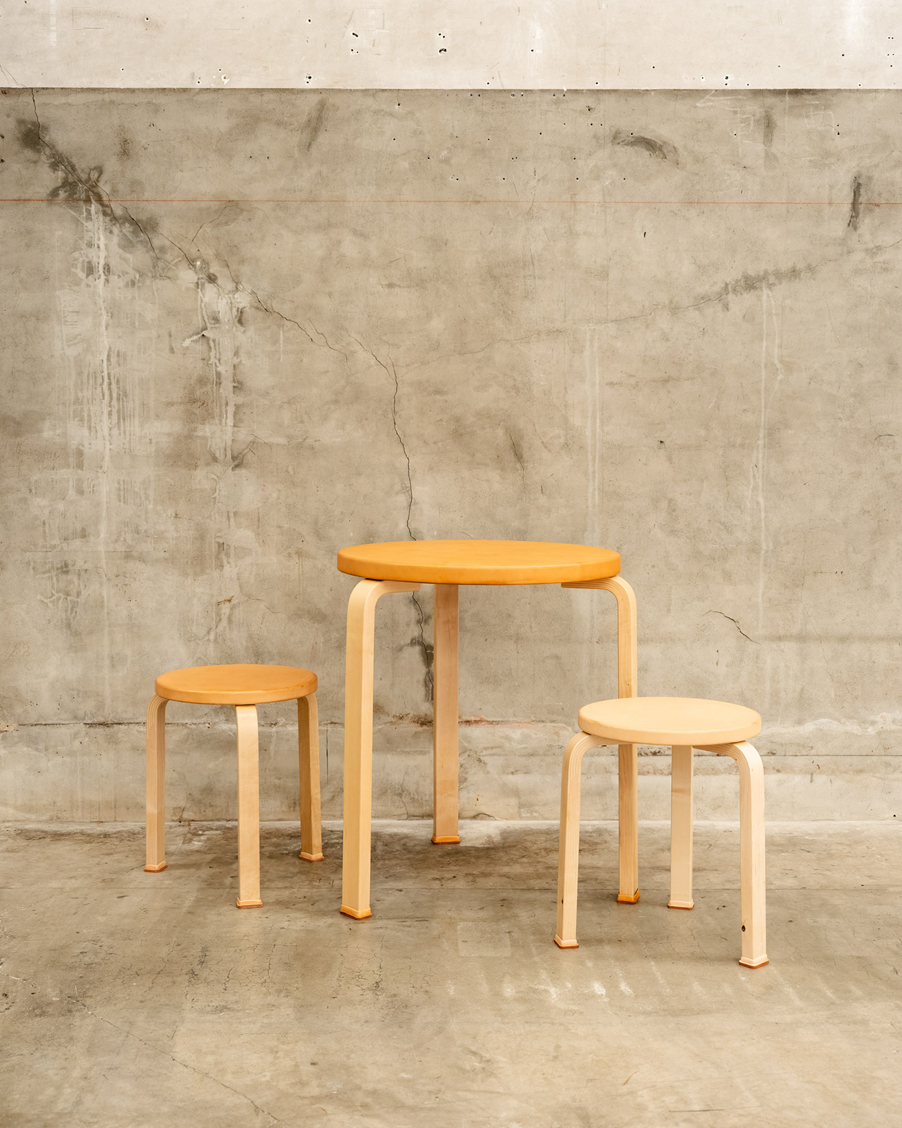 【インタビュー】スツール 60が靴を履くまで。柏崎亮が明かす〈Artek＋Hender Scheme〉制作秘話。