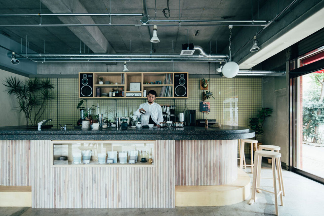 大阪・新町でコーヒーから食、音楽、本へ。街とカルチャーをつなぐ西のカルチャー発信基地。
